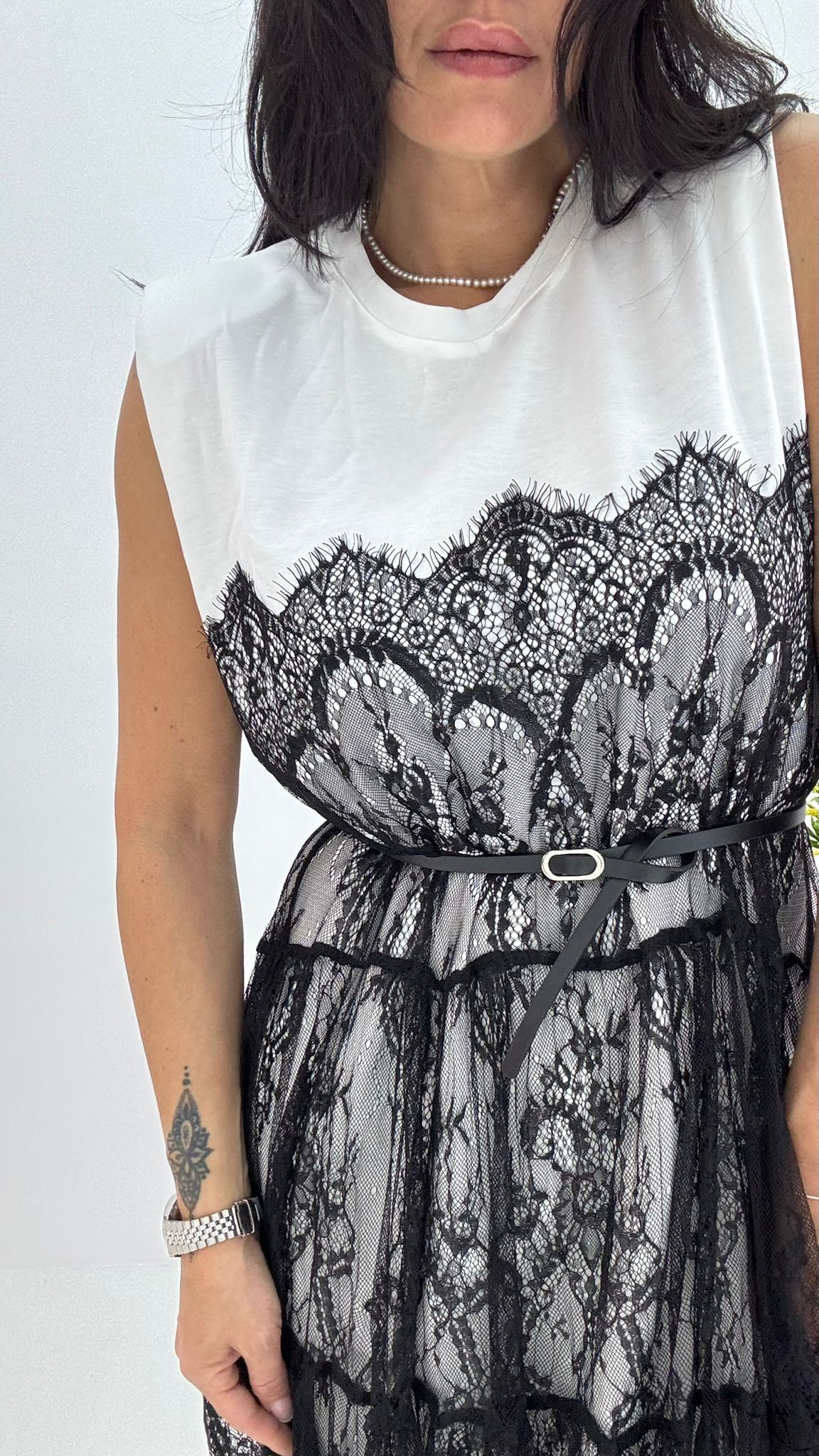 Abito con pizzo